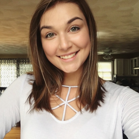 Meet your Posher, Brittany - Picture 5 of 6